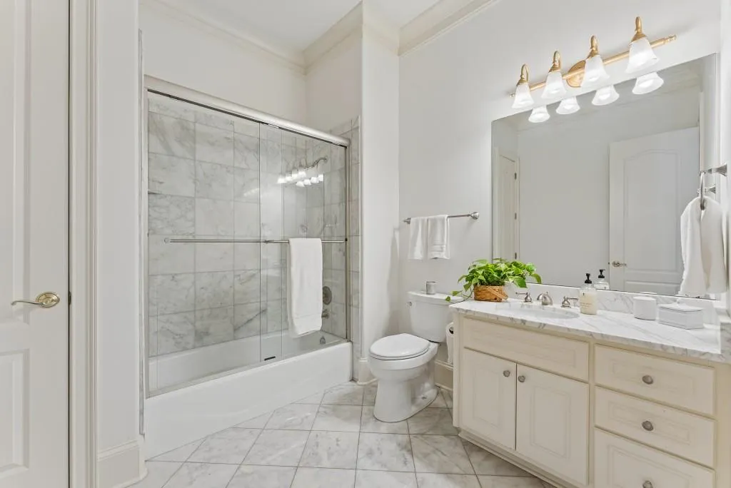 Full Bathroom
