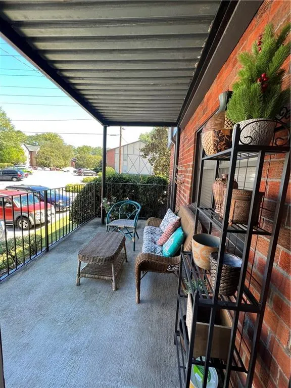 6851 Roswell Road Unit M5, Sandy Springs, Georgia 30328, 3 Bedrooms Bedrooms, ,2 BathroomsBathrooms,Residential,Sold,6851 Roswell Road Unit M5,7120732