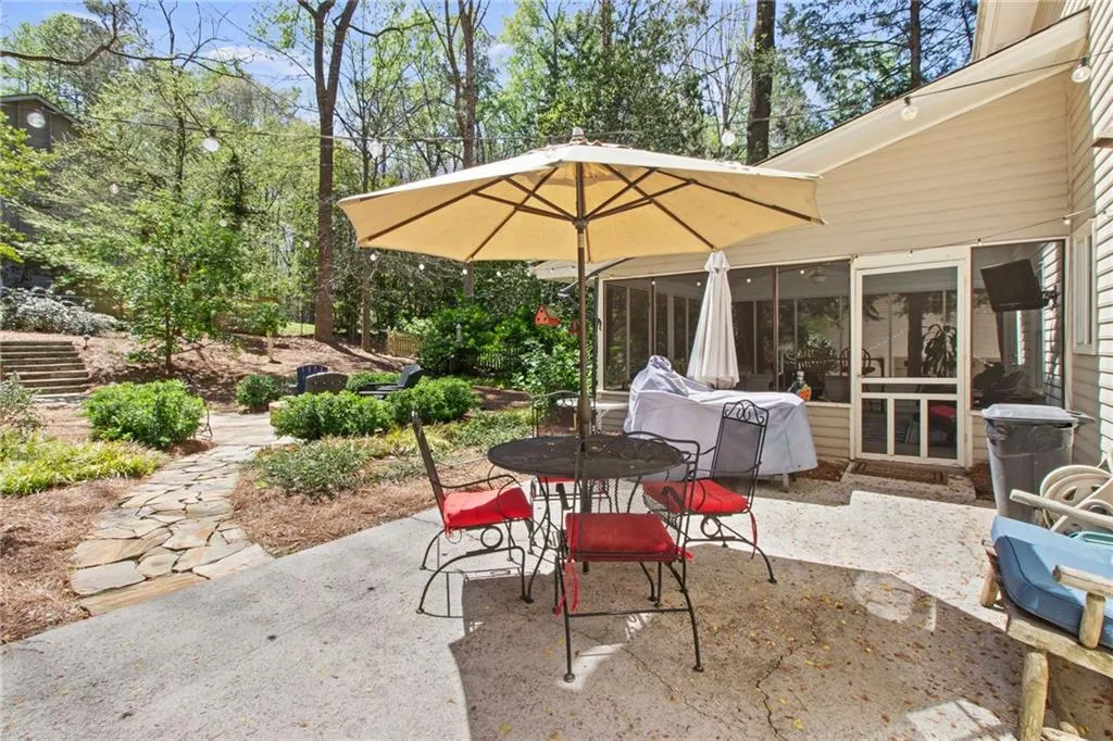 555 Cambridge Way, Atlanta, Georgia 30328, 6 Bedrooms Bedrooms, ,3 BathroomsBathrooms,Residential,Sold,555 Cambridge Way,7361927