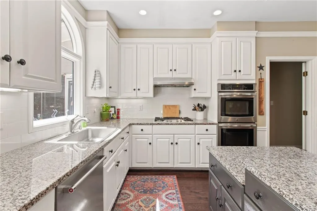 555 Cambridge Way, Atlanta, Georgia 30328, 6 Bedrooms Bedrooms, ,3 BathroomsBathrooms,Residential,Sold,555 Cambridge Way,7361927