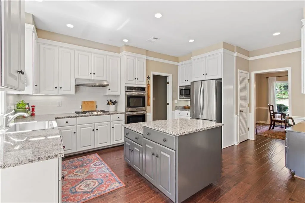 555 Cambridge Way, Atlanta, Georgia 30328, 6 Bedrooms Bedrooms, ,3 BathroomsBathrooms,Residential,Sold,555 Cambridge Way,7361927