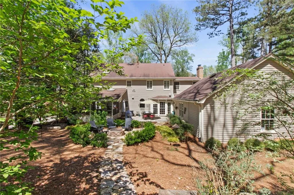 555 Cambridge Way, Atlanta, Georgia 30328, 6 Bedrooms Bedrooms, ,3 BathroomsBathrooms,Residential,Sold,555 Cambridge Way,7361927