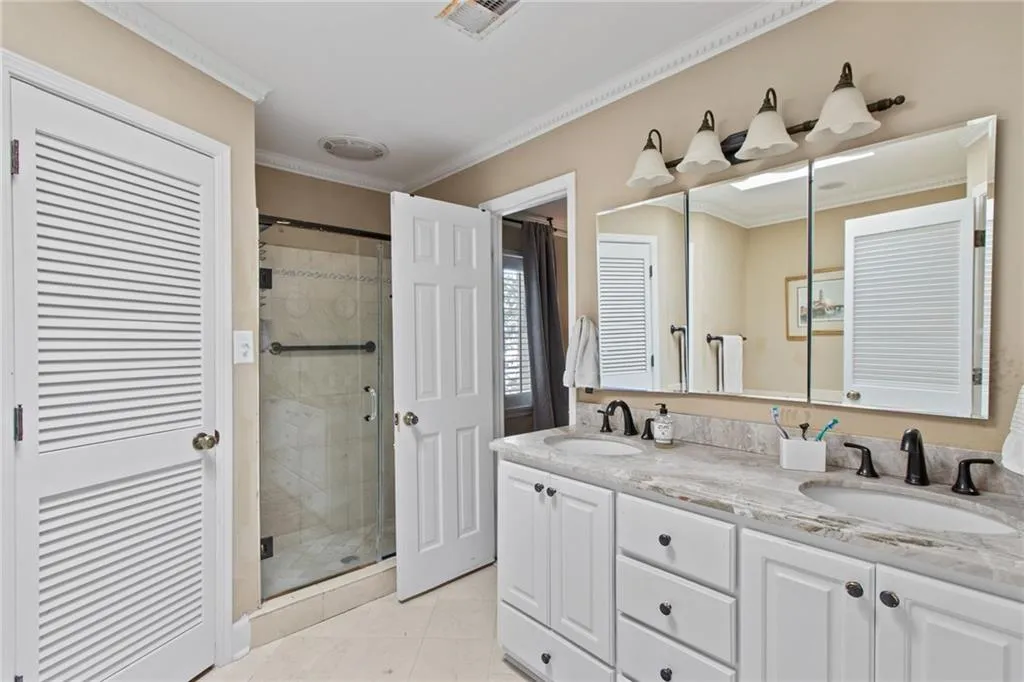 555 Cambridge Way, Atlanta, Georgia 30328, 6 Bedrooms Bedrooms, ,3 BathroomsBathrooms,Residential,Sold,555 Cambridge Way,7361927