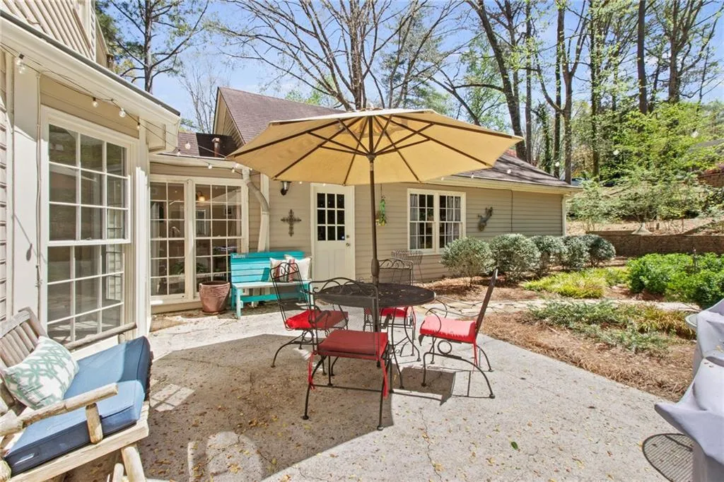 555 Cambridge Way, Atlanta, Georgia 30328, 6 Bedrooms Bedrooms, ,3 BathroomsBathrooms,Residential,Sold,555 Cambridge Way,7361927