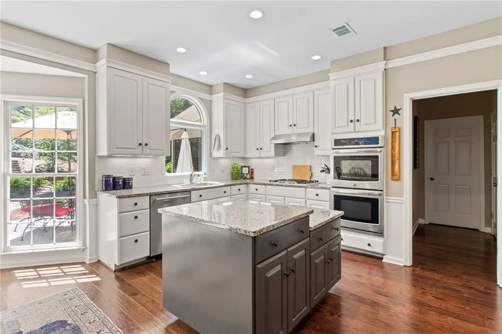 555 Cambridge Way, Atlanta, Georgia 30328, 6 Bedrooms Bedrooms, ,3 BathroomsBathrooms,Residential,Sold,555 Cambridge Way,7361927