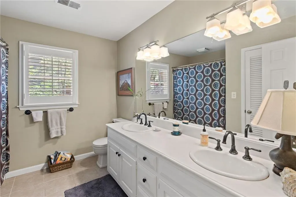 555 Cambridge Way, Atlanta, Georgia 30328, 6 Bedrooms Bedrooms, ,3 BathroomsBathrooms,Residential,Sold,555 Cambridge Way,7361927