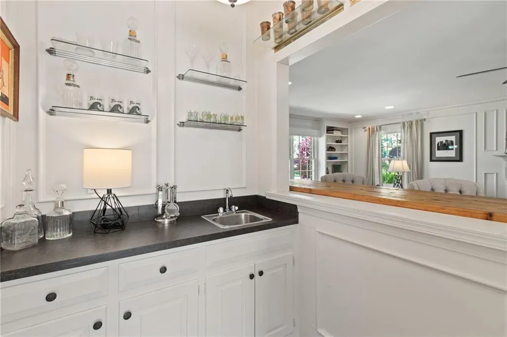 555 Cambridge Way, Atlanta, Georgia 30328, 6 Bedrooms Bedrooms, ,3 BathroomsBathrooms,Residential,Sold,555 Cambridge Way,7361927