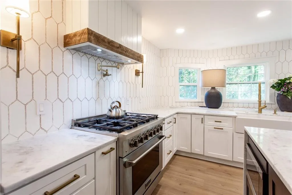 6985 Wycombe Road, Sandy Springs, Georgia 30328, 6 Bedrooms Bedrooms, ,5 BathroomsBathrooms,Residential,Sold,6985 Wycombe Road,7036594