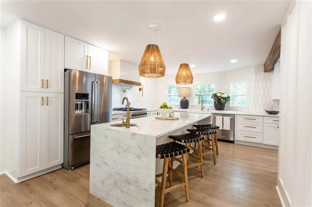 6985 Wycombe Road, Sandy Springs, Georgia 30328, 6 Bedrooms Bedrooms, ,5 BathroomsBathrooms,Residential,Sold,6985 Wycombe Road,7036594