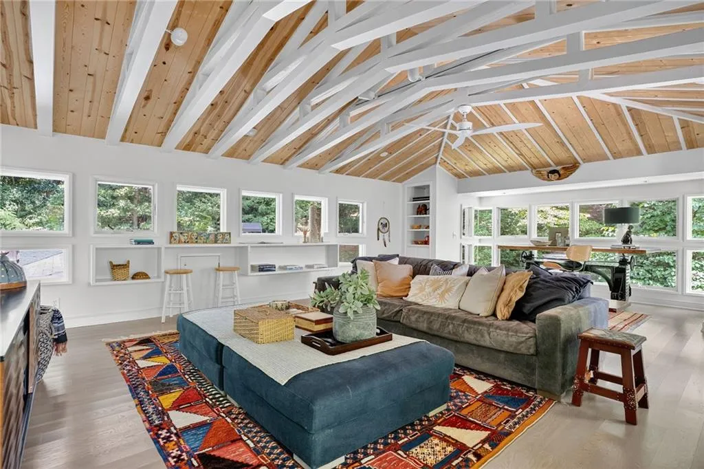 3033 E Pine Valley Road Nw, Atlanta, Georgia 30305, 4 Bedrooms Bedrooms, ,5 BathroomsBathrooms,Residential,For Sale,3033 E Pine Valley Road Nw,7638855