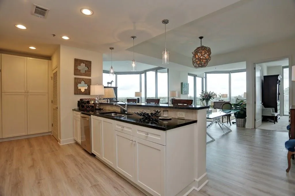 2795 Peachtree Road Ne Unit 608, Atlanta, Georgia 30305, 2 Bedrooms Bedrooms, ,2 BathroomsBathrooms,Residential,Sold,2795 Peachtree Road Ne Unit 608,5682633