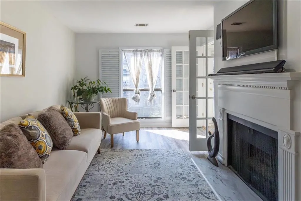 3203 Lenox Road Ne Unit 24, Atlanta, Georgia 30324, 3 Bedrooms Bedrooms, 0 ,2 BathroomsBathrooms,Residential,For Sale,3203 Lenox Road Ne Unit 24,7716388