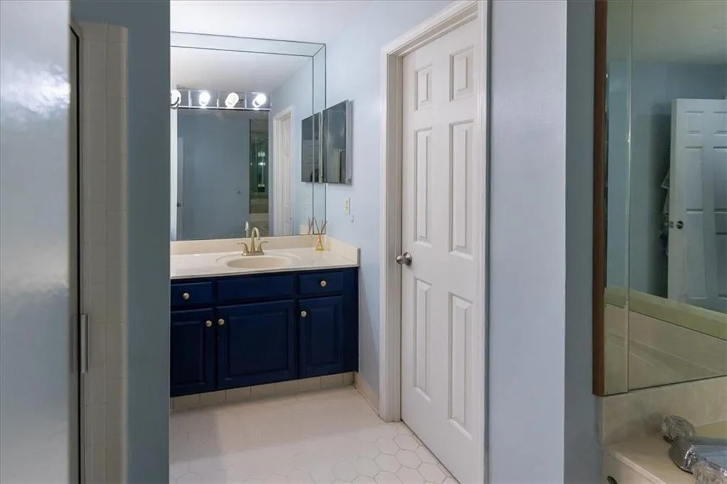 3203 Lenox Road Ne Unit 24, Atlanta, Georgia 30324, 3 Bedrooms Bedrooms, 0 ,2 BathroomsBathrooms,Residential,For Sale,3203 Lenox Road Ne Unit 24,7716388