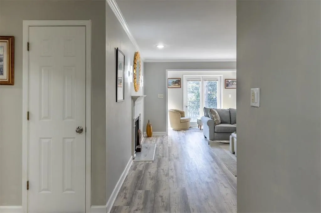 3203 Lenox Road Ne Unit 24, Atlanta, Georgia 30324, 3 Bedrooms Bedrooms, 0 ,2 BathroomsBathrooms,Residential,For Sale,3203 Lenox Road Ne Unit 24,7716388