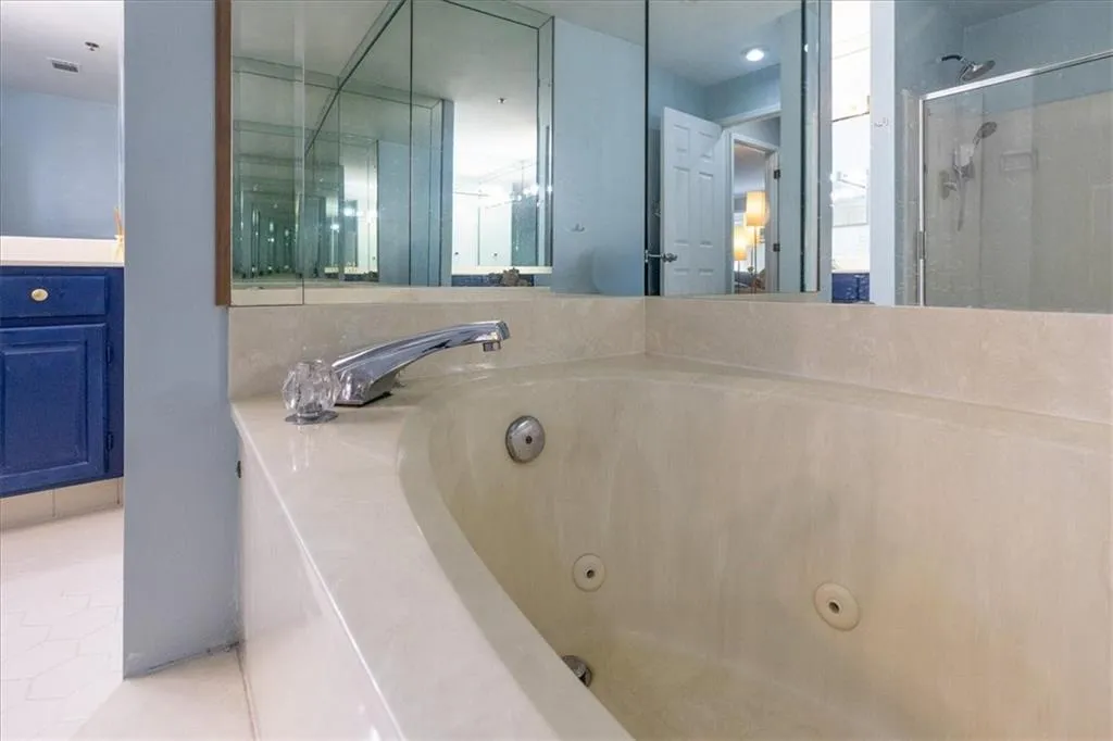 3203 Lenox Road Ne Unit 24, Atlanta, Georgia 30324, 3 Bedrooms Bedrooms, 0 ,2 BathroomsBathrooms,Residential,For Sale,3203 Lenox Road Ne Unit 24,7716388