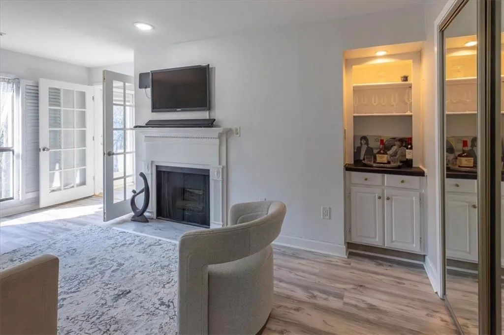 3203 Lenox Road Ne Unit 24, Atlanta, Georgia 30324, 3 Bedrooms Bedrooms, 0 ,2 BathroomsBathrooms,Residential,For Sale,3203 Lenox Road Ne Unit 24,7716388