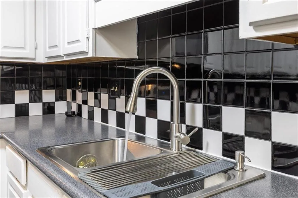 3203 Lenox Road Ne Unit 24, Atlanta, Georgia 30324, 3 Bedrooms Bedrooms, 0 ,2 BathroomsBathrooms,Residential,For Sale,3203 Lenox Road Ne Unit 24,7716388