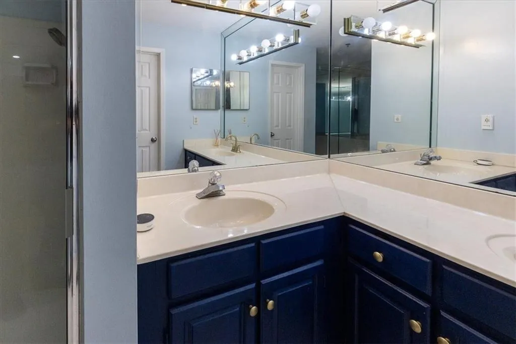 3203 Lenox Road Ne Unit 24, Atlanta, Georgia 30324, 3 Bedrooms Bedrooms, 0 ,2 BathroomsBathrooms,Residential,For Sale,3203 Lenox Road Ne Unit 24,7716388