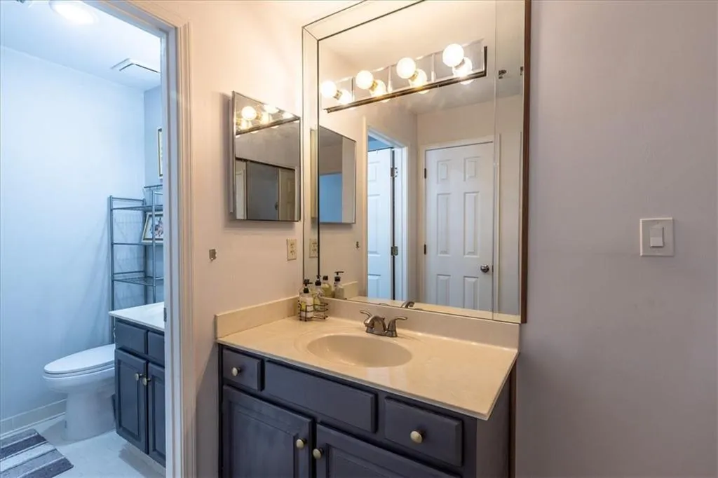 3203 Lenox Road Ne Unit 24, Atlanta, Georgia 30324, 3 Bedrooms Bedrooms, 0 ,2 BathroomsBathrooms,Residential,For Sale,3203 Lenox Road Ne Unit 24,7716388