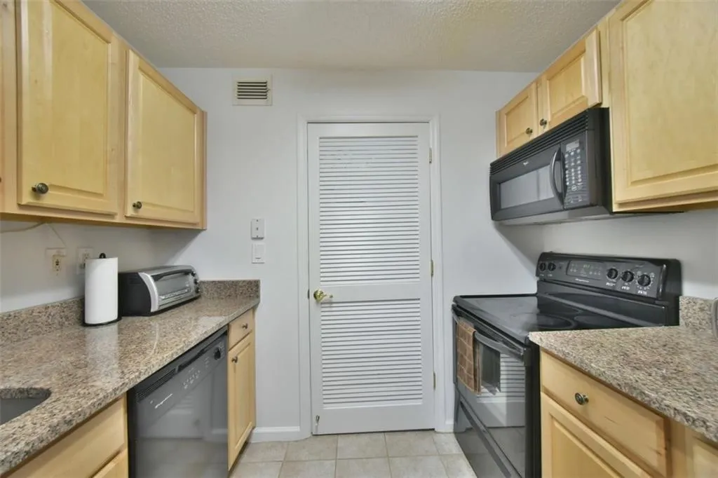 223 Granville Court, Atlanta, Georgia 30328, 2 Bedrooms Bedrooms, ,2 BathroomsBathrooms,Residential,Sold,223 Granville Court,5646831