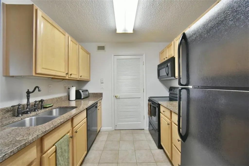 223 Granville Court, Atlanta, Georgia 30328, 2 Bedrooms Bedrooms, ,2 BathroomsBathrooms,Residential,Sold,223 Granville Court,5646831