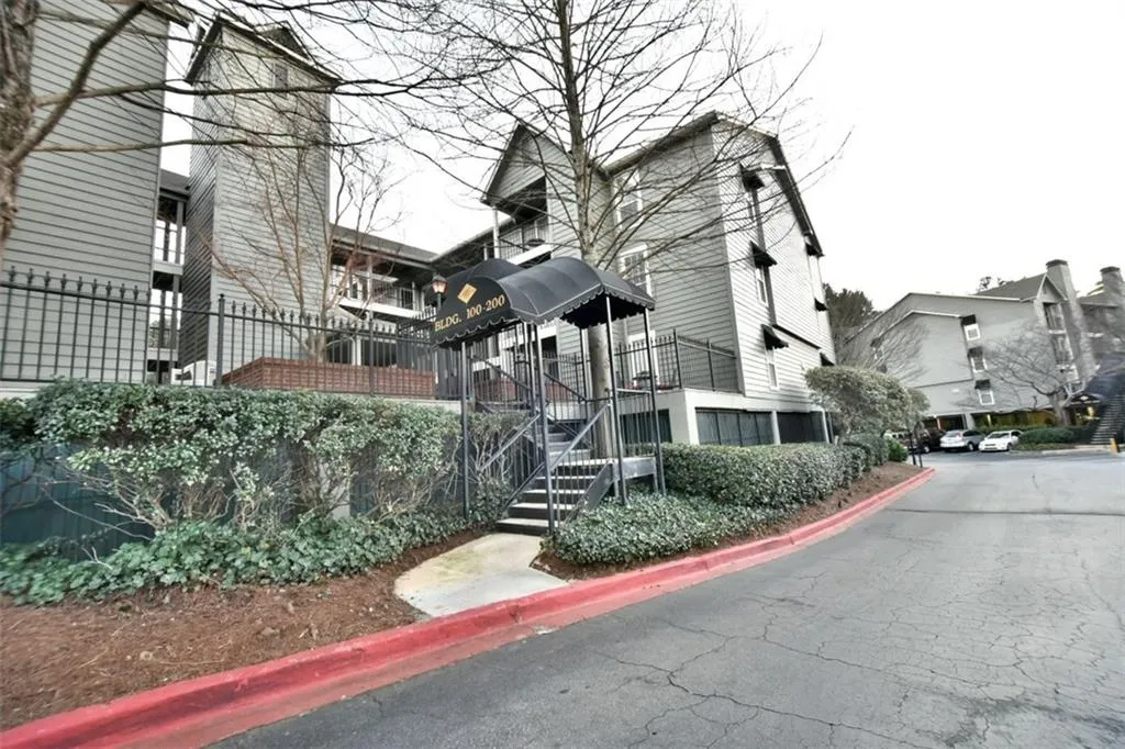 223 Granville Court, Atlanta, Georgia 30328, 2 Bedrooms Bedrooms, ,2 BathroomsBathrooms,Residential,Sold,223 Granville Court,5646831