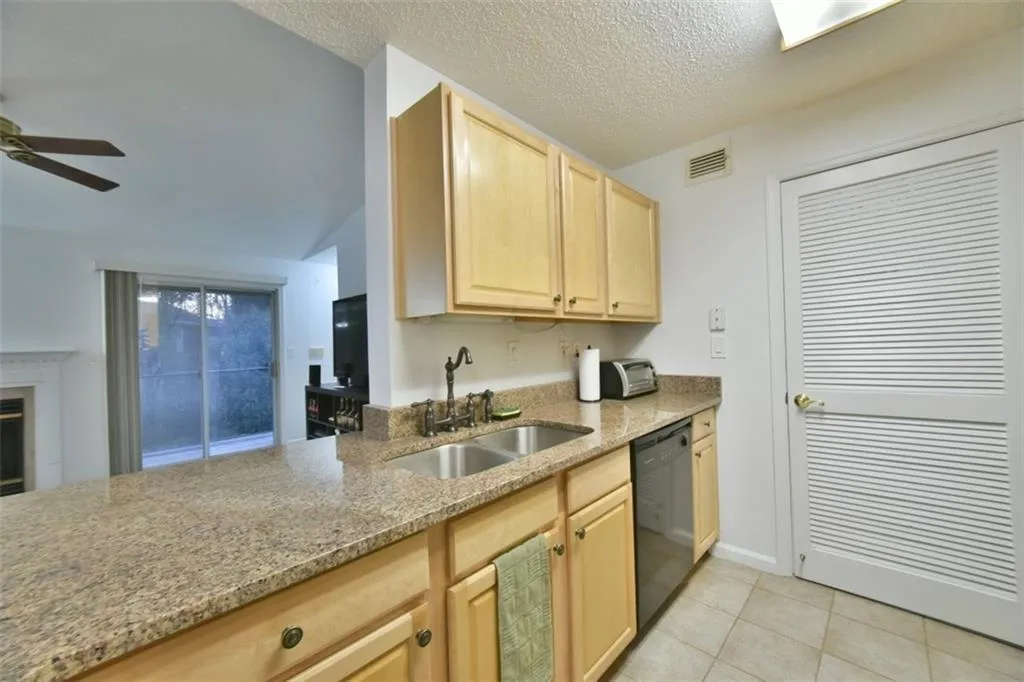 223 Granville Court, Atlanta, Georgia 30328, 2 Bedrooms Bedrooms, ,2 BathroomsBathrooms,Residential,Sold,223 Granville Court,5646831