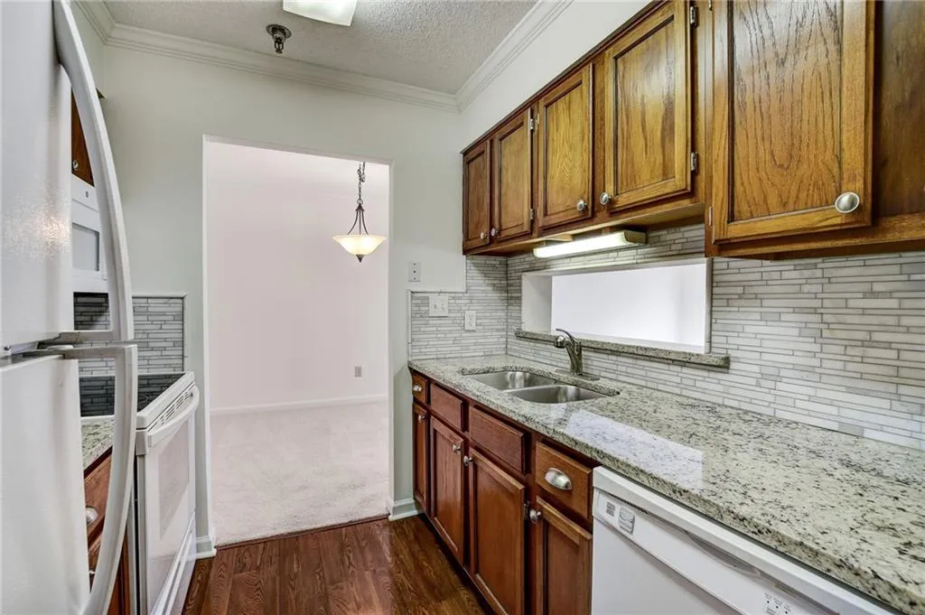 300 Johnson Ferry Road Unit A207, Atlanta, Georgia 30328, 2 Bedrooms Bedrooms, ,2 BathroomsBathrooms,Residential,Sold,300 Johnson Ferry Road Unit A207,6959999