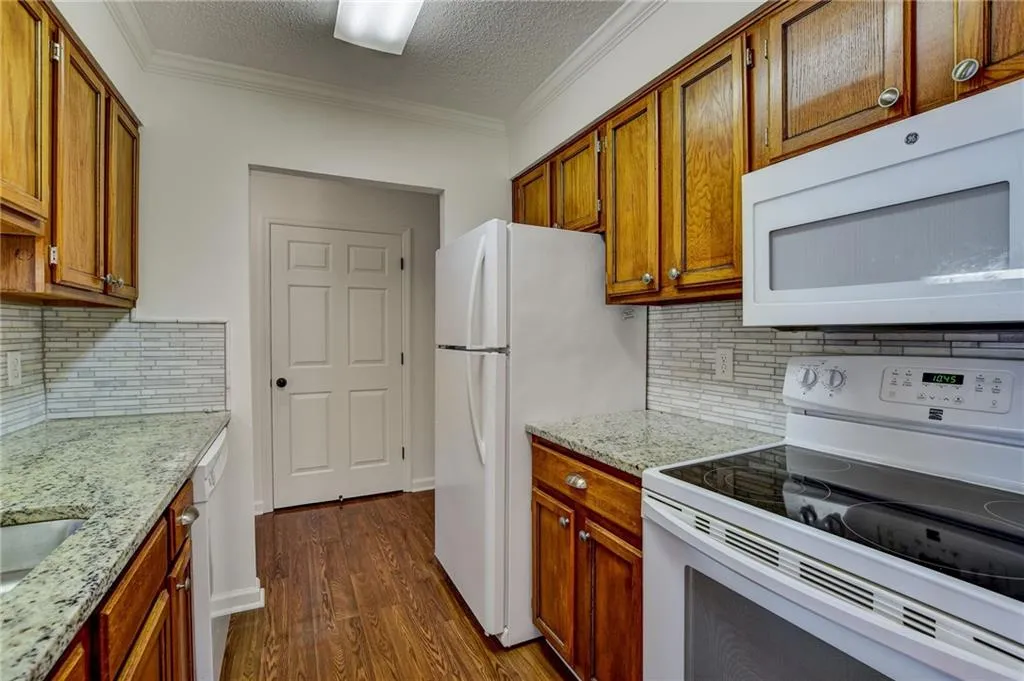 300 Johnson Ferry Road Unit A207, Atlanta, Georgia 30328, 2 Bedrooms Bedrooms, ,2 BathroomsBathrooms,Residential,Sold,300 Johnson Ferry Road Unit A207,6959999