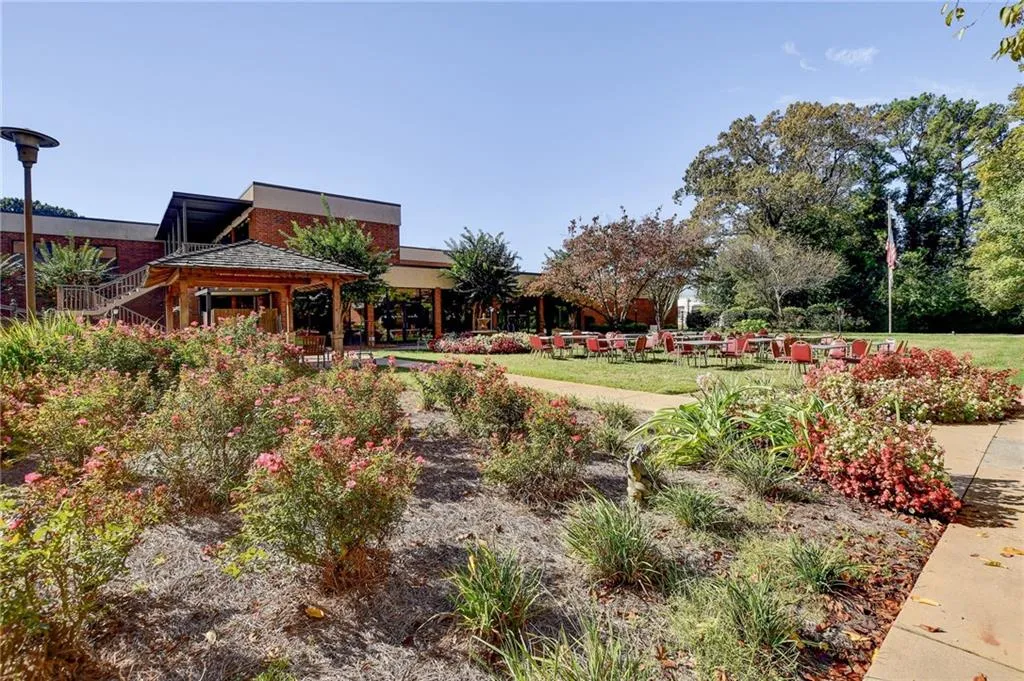 300 Johnson Ferry Road Unit A207, Atlanta, Georgia 30328, 2 Bedrooms Bedrooms, ,2 BathroomsBathrooms,Residential,Sold,300 Johnson Ferry Road Unit A207,6959999