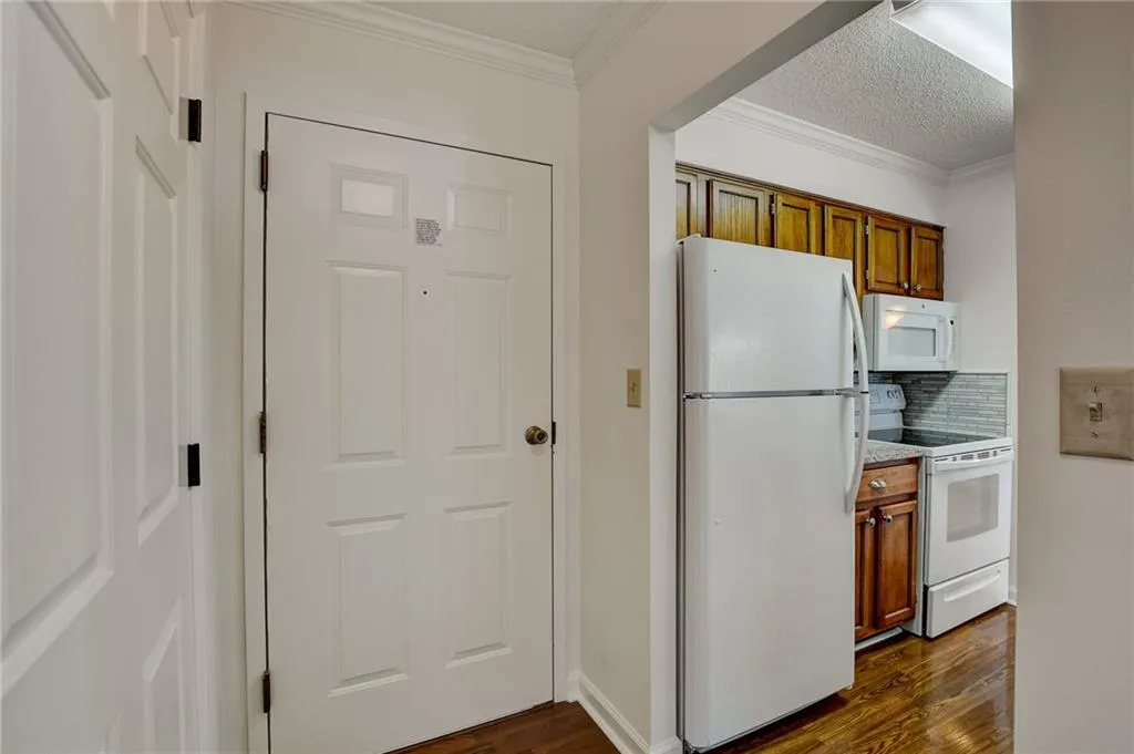 300 Johnson Ferry Road Unit A207, Atlanta, Georgia 30328, 2 Bedrooms Bedrooms, ,2 BathroomsBathrooms,Residential,Sold,300 Johnson Ferry Road Unit A207,6959999