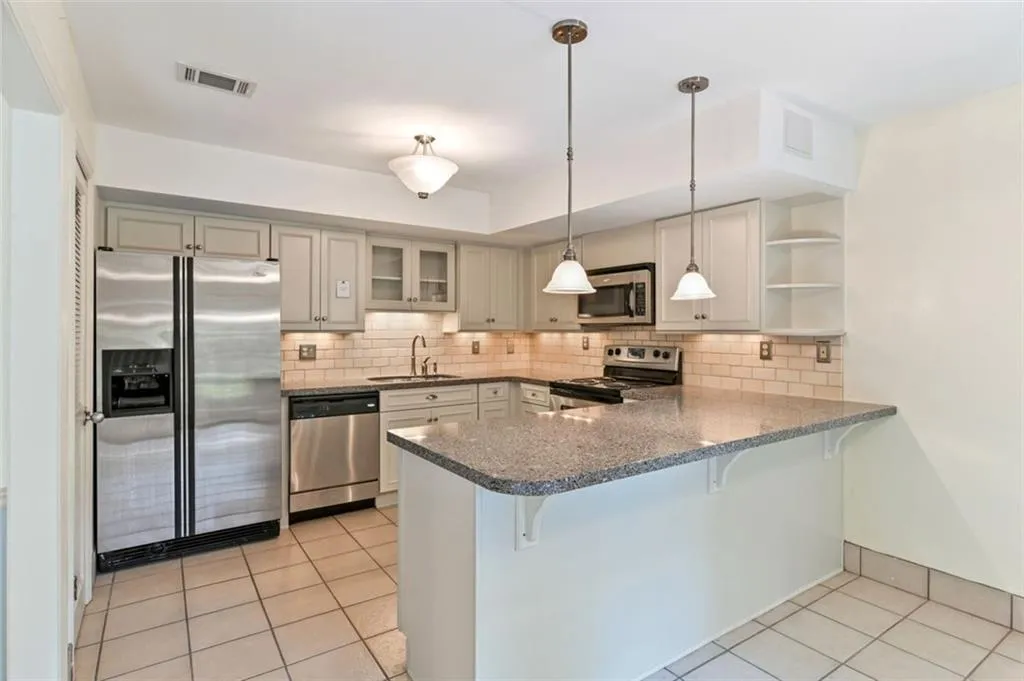 325 The Chace, Atlanta, Georgia 30328, 3 Bedrooms Bedrooms, ,2 BathroomsBathrooms,Residential,Sold,325 The Chace,6929991