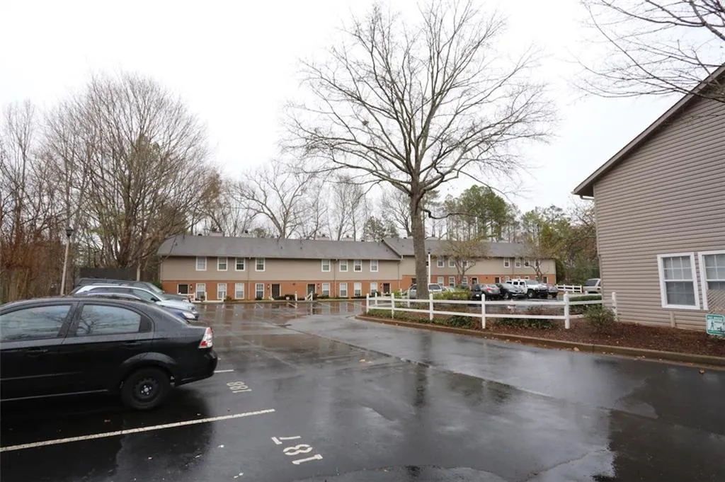7750 Roswell Road Unit 9e, Atlanta, Georgia 30350, 3 Bedrooms Bedrooms, ,2 BathroomsBathrooms,Residential,Sold,7750 Roswell Road Unit 9e,5811428