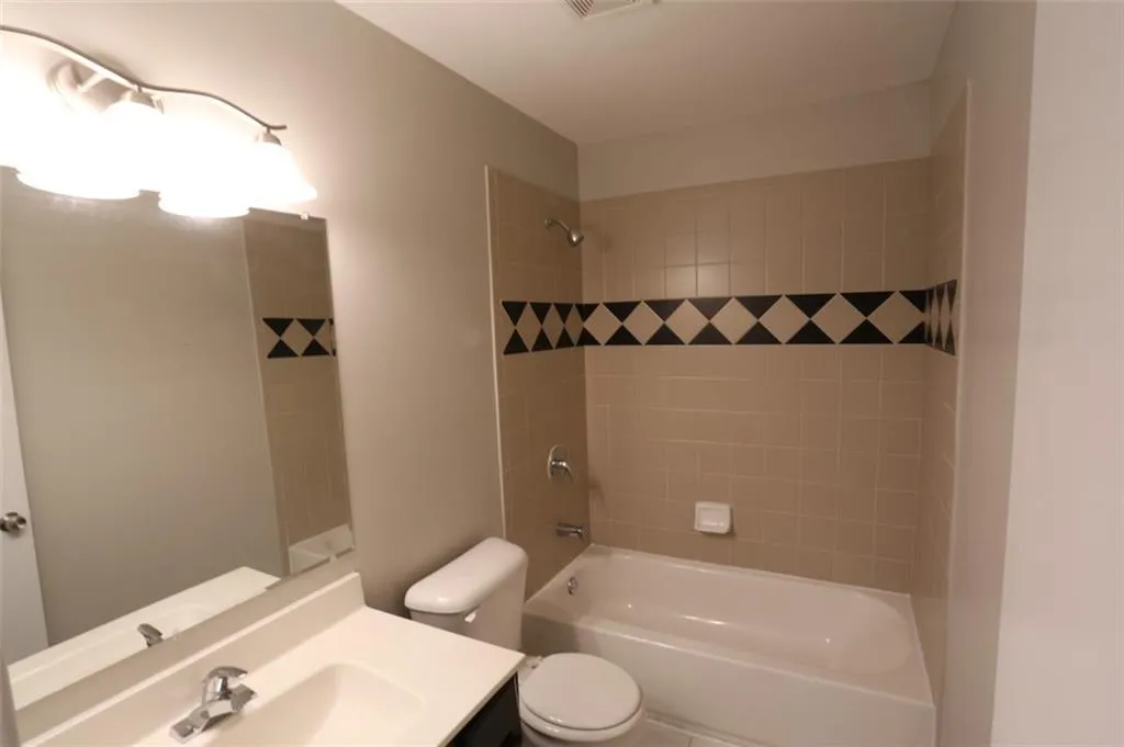 7750 Roswell Road Unit 9e, Atlanta, Georgia 30350, 3 Bedrooms Bedrooms, ,2 BathroomsBathrooms,Residential,Sold,7750 Roswell Road Unit 9e,5811428