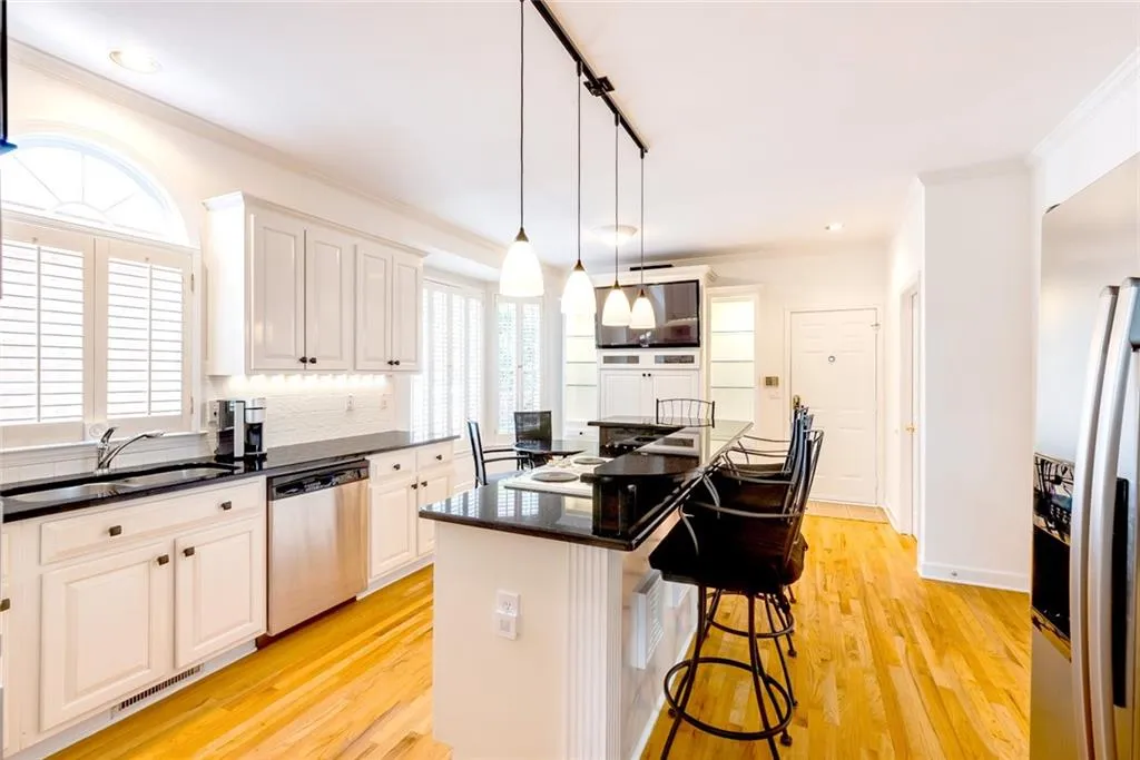 5725 Cameron Hall Place, Atlanta, Georgia 30328, 3 Bedrooms Bedrooms, ,2 BathroomsBathrooms,Residential,Sold,5725 Cameron Hall Place,7406773