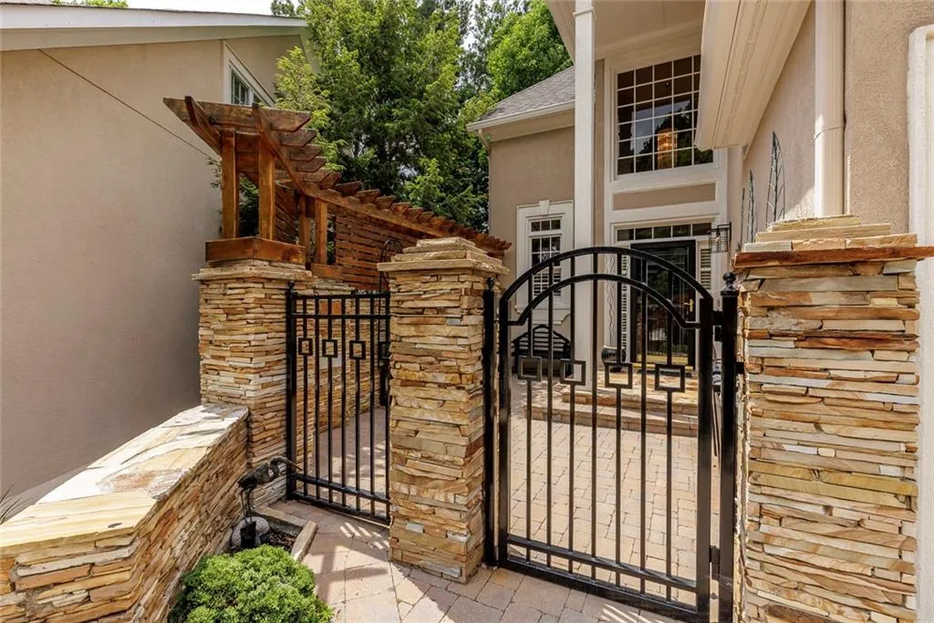 5725 Cameron Hall Place, Atlanta, Georgia 30328, 3 Bedrooms Bedrooms, ,2 BathroomsBathrooms,Residential,Sold,5725 Cameron Hall Place,7406773