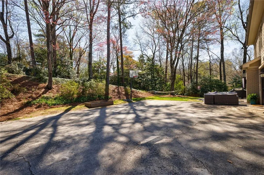 5780 Riverwood Drive, Sandy Springs, Georgia 30328, 6 Bedrooms Bedrooms, ,5 BathroomsBathrooms,Residential,Sold,5780 Riverwood Drive,7549890