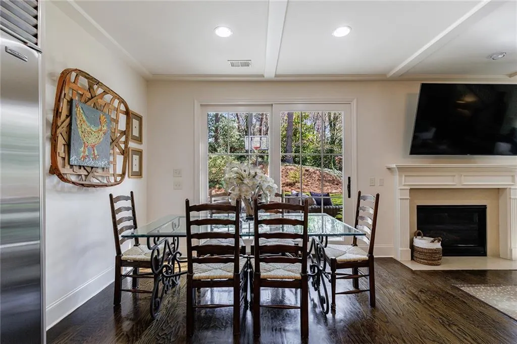 5780 Riverwood Drive, Sandy Springs, Georgia 30328, 6 Bedrooms Bedrooms, ,5 BathroomsBathrooms,Residential,Sold,5780 Riverwood Drive,7549890