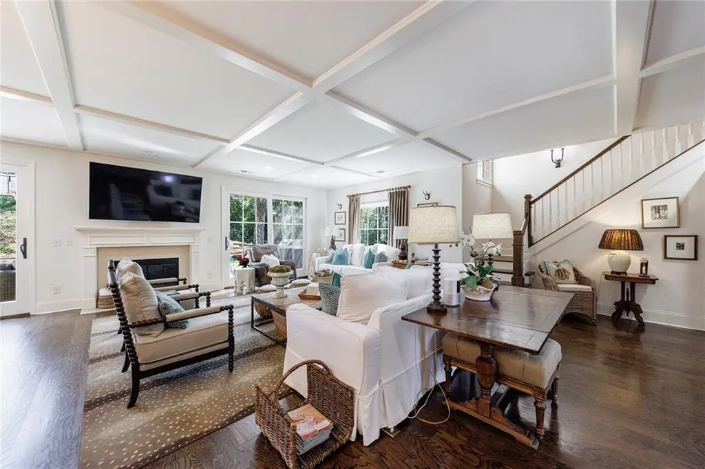 5780 Riverwood Drive, Sandy Springs, Georgia 30328, 6 Bedrooms Bedrooms, ,5 BathroomsBathrooms,Residential,Sold,5780 Riverwood Drive,7549890