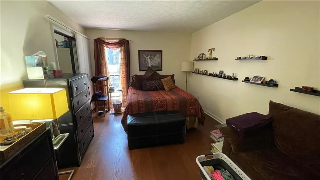 9400 Roberts Drive Unit 6c, Sandy Springs, Georgia 30350, 1 Bedroom Bedrooms, ,1 BathroomBathrooms,Residential,Sold,9400 Roberts Drive Unit 6c,6894592