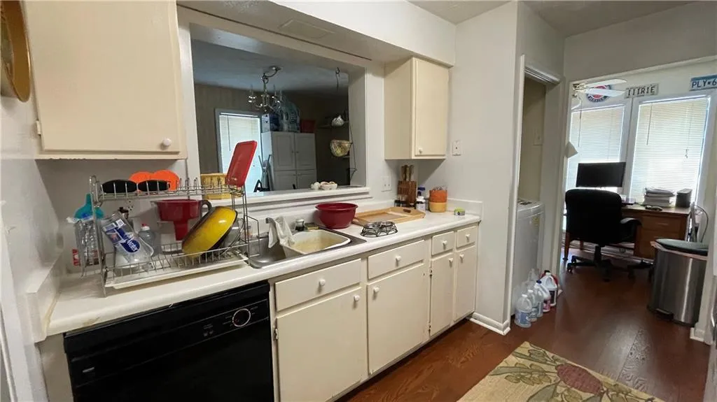 9400 Roberts Drive Unit 6c, Sandy Springs, Georgia 30350, 1 Bedroom Bedrooms, ,1 BathroomBathrooms,Residential,Sold,9400 Roberts Drive Unit 6c,6894592