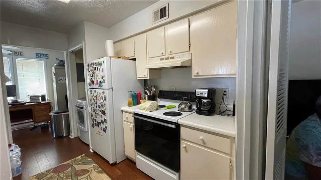 9400 Roberts Drive Unit 6c, Sandy Springs, Georgia 30350, 1 Bedroom Bedrooms, ,1 BathroomBathrooms,Residential,Sold,9400 Roberts Drive Unit 6c,6894592