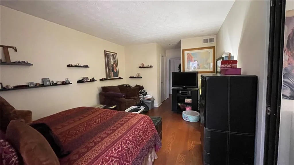 9400 Roberts Drive Unit 6c, Sandy Springs, Georgia 30350, 1 Bedroom Bedrooms, ,1 BathroomBathrooms,Residential,Sold,9400 Roberts Drive Unit 6c,6894592