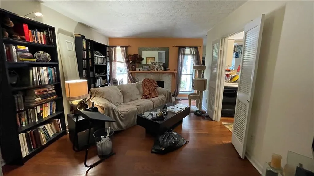 9400 Roberts Drive Unit 6c, Sandy Springs, Georgia 30350, 1 Bedroom Bedrooms, ,1 BathroomBathrooms,Residential,Sold,9400 Roberts Drive Unit 6c,6894592