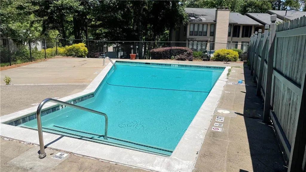 9400 Roberts Drive Unit 6c, Sandy Springs, Georgia 30350, 1 Bedroom Bedrooms, ,1 BathroomBathrooms,Residential,Sold,9400 Roberts Drive Unit 6c,6894592