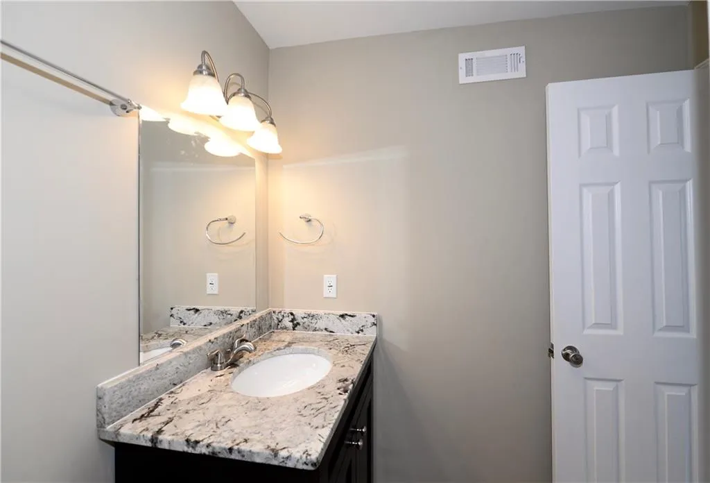 6980 Roswell Road Ne Unit C3, Atlanta, Georgia 30328, 2 Bedrooms Bedrooms, ,2 BathroomsBathrooms,Residential,Sold,6980 Roswell Road Ne Unit C3,5724205