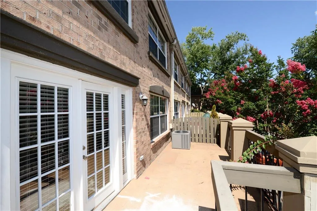 6980 Roswell Road Ne Unit C3, Atlanta, Georgia 30328, 2 Bedrooms Bedrooms, ,2 BathroomsBathrooms,Residential,Sold,6980 Roswell Road Ne Unit C3,5724205