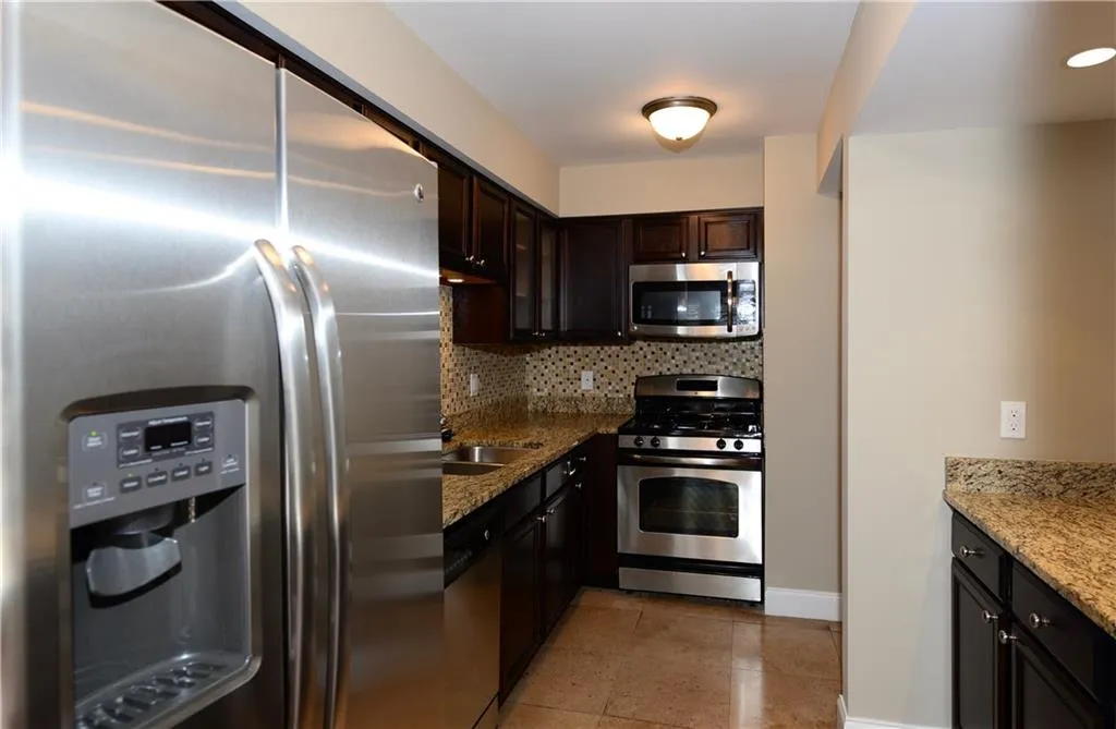 6980 Roswell Road Ne Unit C3, Atlanta, Georgia 30328, 2 Bedrooms Bedrooms, ,2 BathroomsBathrooms,Residential,Sold,6980 Roswell Road Ne Unit C3,5724205