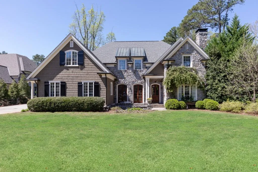 4562 Stella Drive, Atlanta, Georgia 30327, 5 Bedrooms Bedrooms, ,4 BathroomsBathrooms,Residential,Sold,4562 Stella Drive,6526435