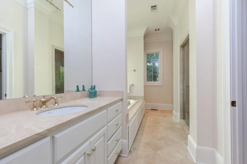 4562 Stella Drive, Atlanta, Georgia 30327, 5 Bedrooms Bedrooms, ,4 BathroomsBathrooms,Residential,Sold,4562 Stella Drive,6526435